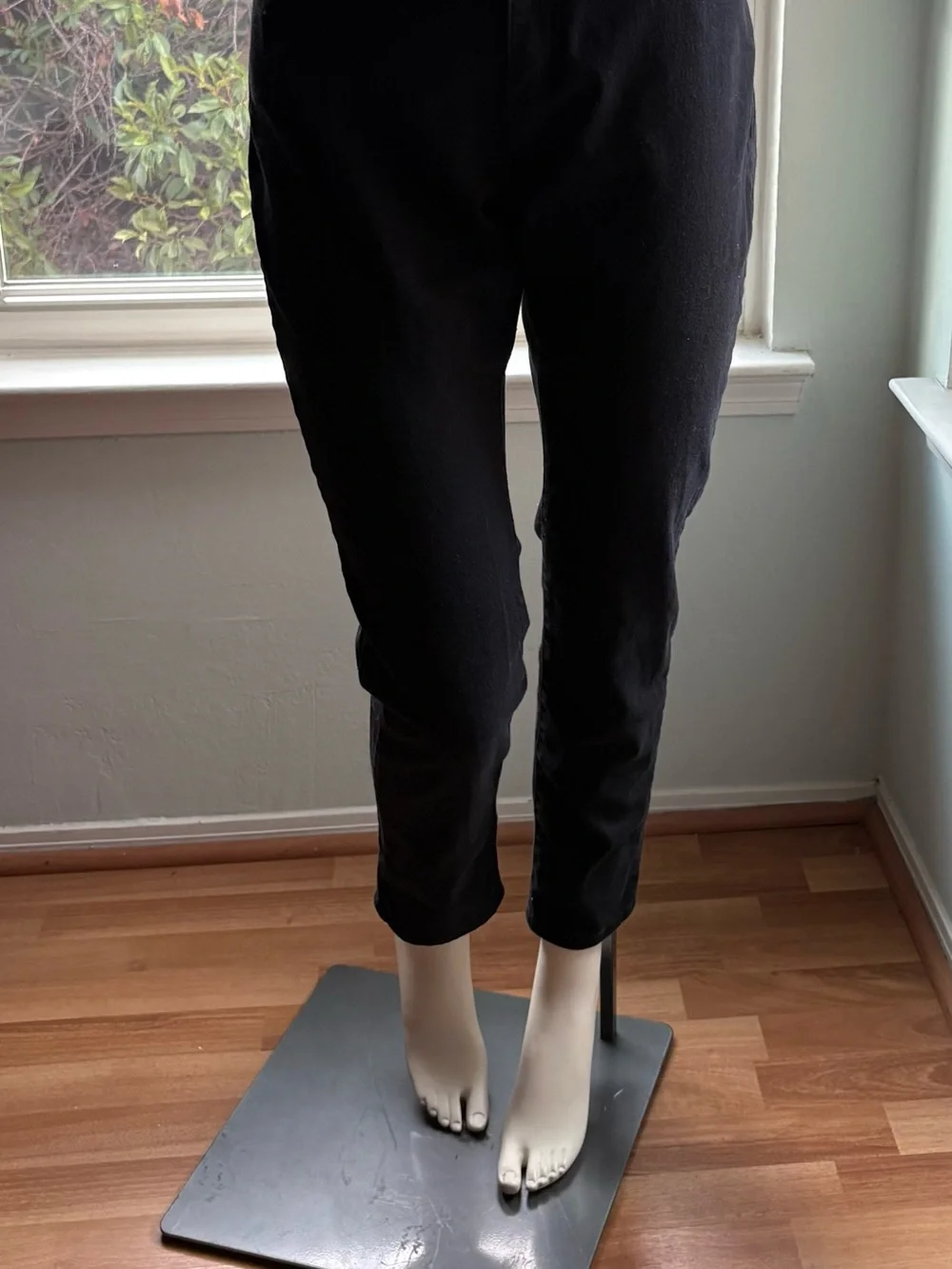 Black Cropped Straight-Leg Pants